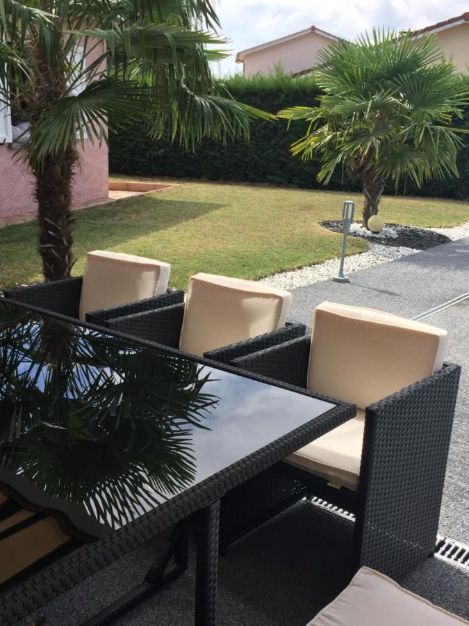 Chambres D'Hotes Chez Florence Montmerle-sur-Saone Luaran gambar