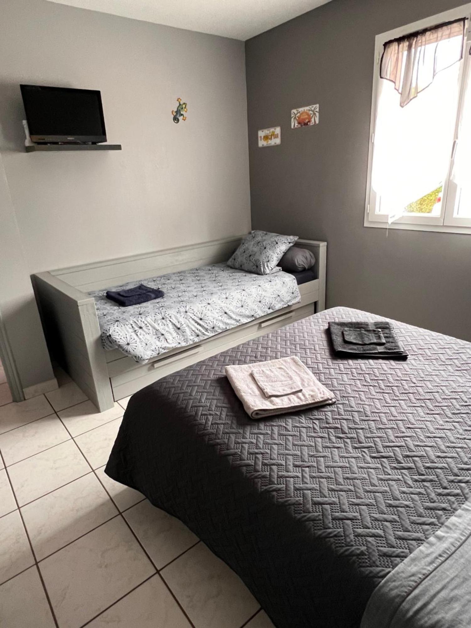Chambres D'Hotes Chez Florence Montmerle-sur-Saone Luaran gambar